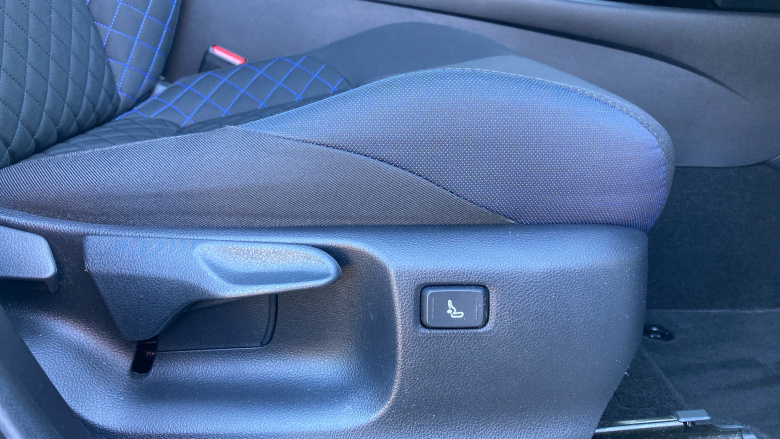 Toyota C-HR 2.0 Hybrid Dynamic 5dr CVT Hybrid Hatchback